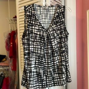 Plus Size 1x tank top blouse Roz & Ali  flowy and flattering V neck top